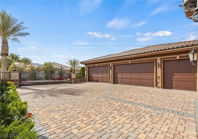 Photo 4 of Single family home for sale at 8574 Verde Park Cir, Las Vegas, NV 89129 | MLS# 2817837 | Listing updated on 2026-09-12