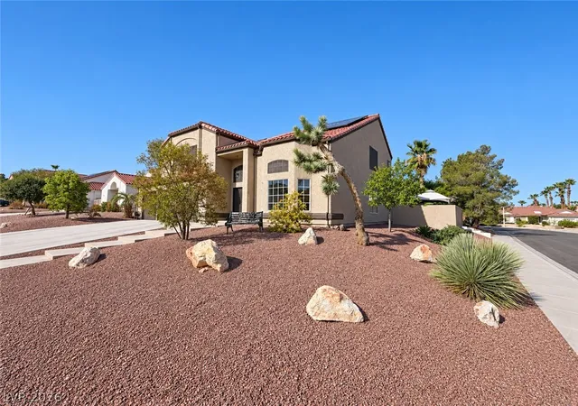 Photo 4 of Single family home for sale at 43 Bayridge Rd, Henderson, NV 89074 | MLS# 2818368 | Listing updated on 2026-09-14