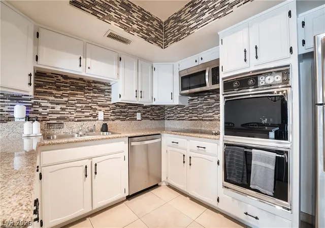 Photo 2 of Townhouse for sale at 3823 Columbus St, Las Vegas, NV 89121 | MLS# 2818451 | Listing updated on 2026-09-17