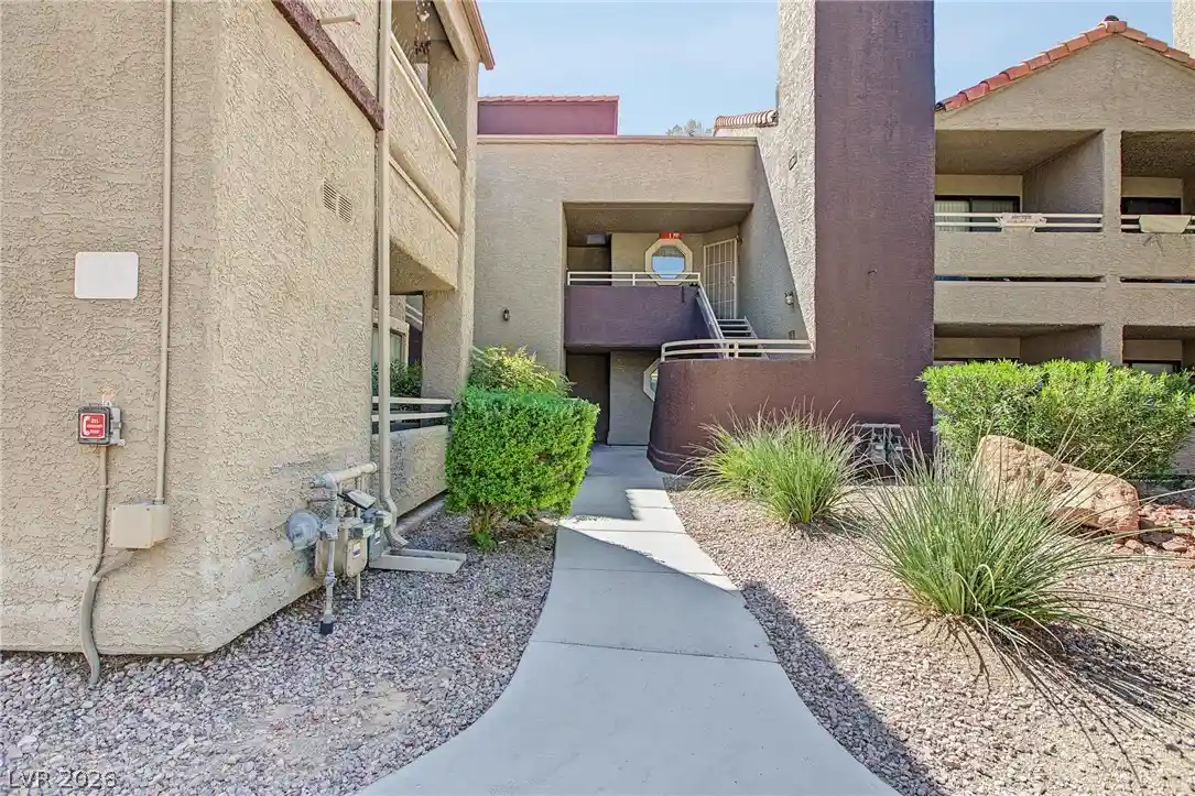 Listing Photo 2 - Condo for sale in 5042 S Rainbow Blvd located at 5042 S Rainbow Blvd, Las Vegas, NV 89118 - Unit #102