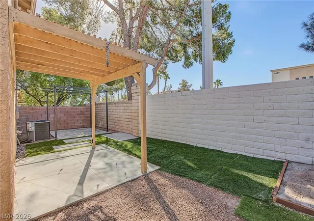 Photo 3 of Single family home for sale at 2915 Pine Nut Way, Henderson, NV 89074 | MLS# 2818949 | Listing updated on 2026-09-26