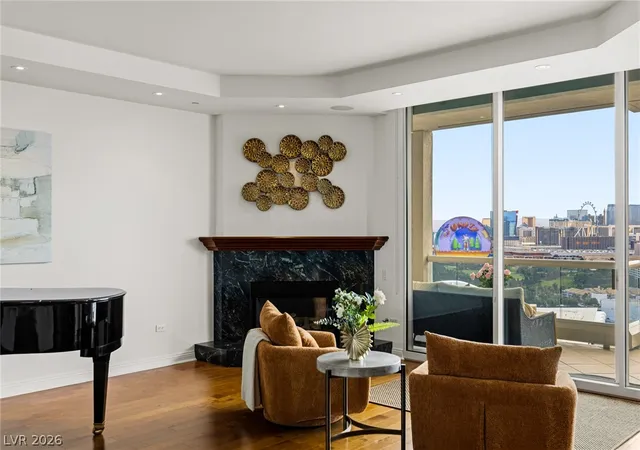 Listing Photo 5 - Condo for sale in building located at 2877 Paradise Rd, Las Vegas, NV 89109 - Unit #2802