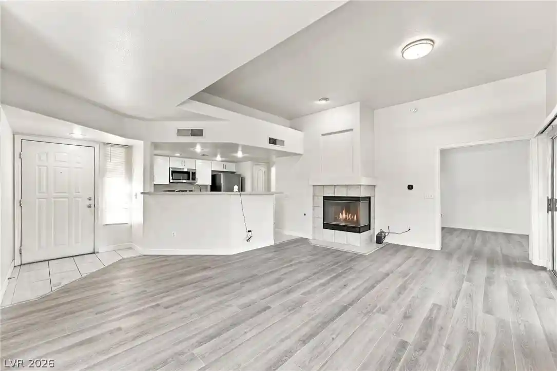 Listing Photo 2 - Condo for sale in 7400 W Flamingo Rd located at 7400 W Flamingo Rd, Las Vegas, NV 89147 - Unit #2013