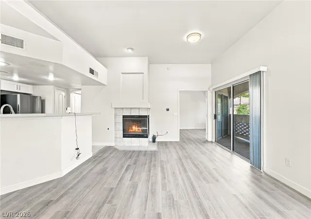 Listing Photo 5 - Condo for sale in building located at 7400 W Flamingo Rd, Las Vegas, NV 89147 - Unit #2013