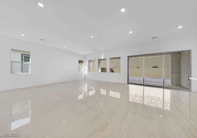 Photo 3 of Single family home for sale at 370 Tigullio Ave, Henderson, NV 89011 | MLS# 2819511 | Listing updated on 2026-09-17