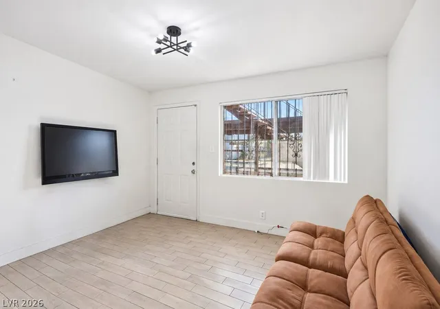 Listing Photo 4 - Condo for sale in building located at 3726 Hazelwood St, Las Vegas, NV 89119 - Unit #14