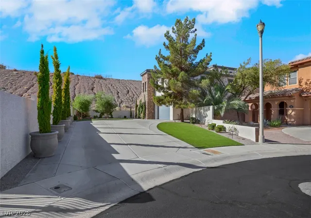 Photo 3 of Sale Pending at 915 Via Canale Dr, Henderson, NV 89011 | MLS# 2816933 | Listing updated on 2026-09-26