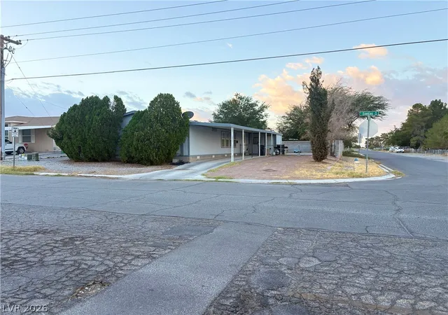 Photo 2 of Manufactured home for sale at 511 E Simkins Rd, Pahrump, NV 89060 | MLS# 2820307 | Listing updated on 2026-09-19