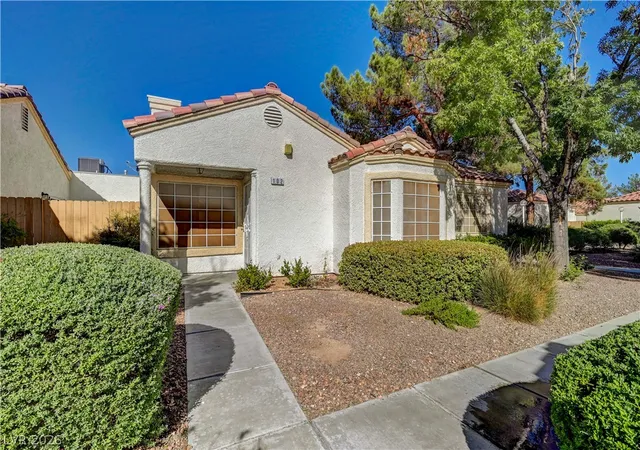 Listing Photo 3 - Condo for sale in building located at 5424 Tassara Wy, Las Vegas, NV 89108 - Unit #102