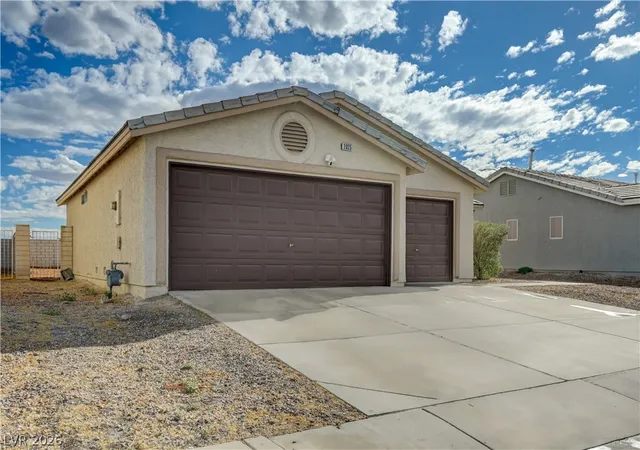 Photo 2 of Single family home for sale at 2025 Holw Oak Ave, North Las Vegas, NV 89031 | MLS# 2820999 | Listing updated on 2026-09-30