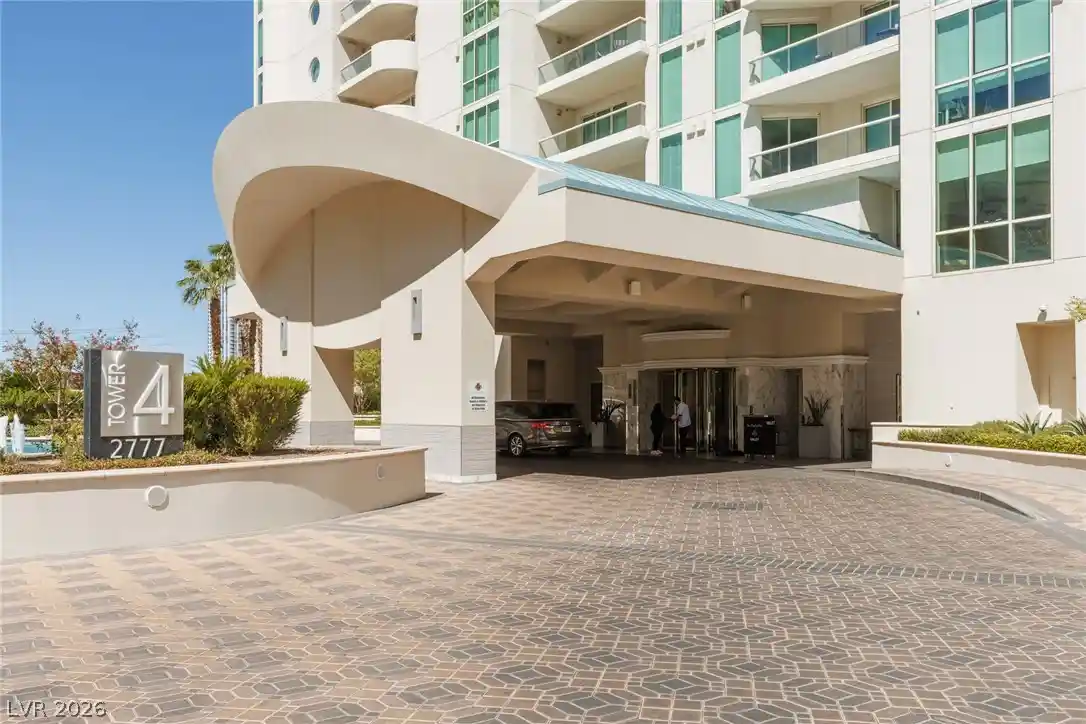 Listing Photo 2 - Condo for sale in 2777 Paradise Rd located at 2777 Paradise Rd, Las Vegas, NV 89109 - Unit #3302