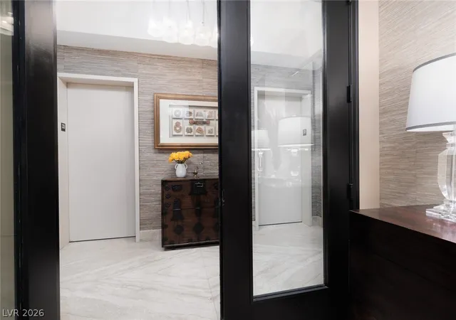 Listing Photo 3 - Condo for sale in building located at 2777 Paradise Rd, Las Vegas, NV 89109 - Unit #3302