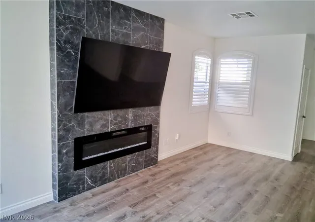 Listing Photo 4 - Condo for sale in building located at 9116 Kings Town Ave, Las Vegas, NV 89145