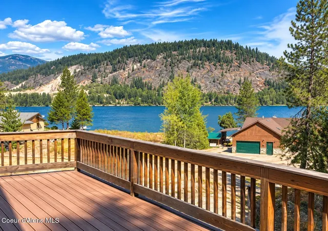 Photo 2 of Single family home for sale at 1147 Wooded Acres Dr, Sagle, ID 83860 | MLS# 26-3329 | Listing updated on 2026-09-07