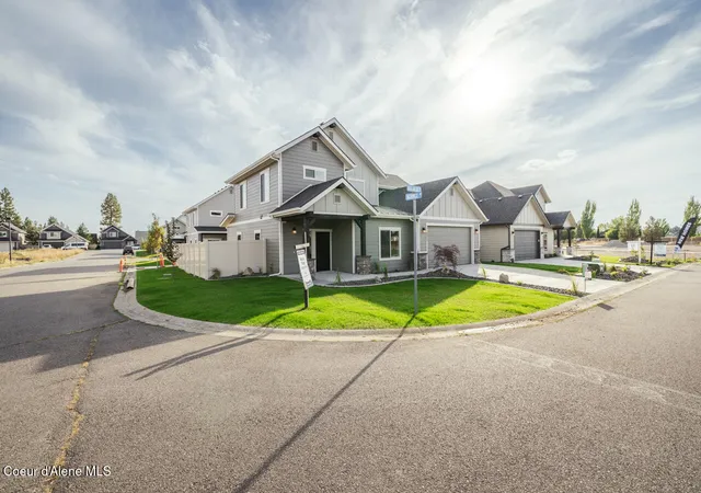 Photo 1 of Single family home for sale at 8517 N Avalanche Ln, Hayden, ID 83835 | MLS# 26-5886 | Listing updated on 2026-10-18