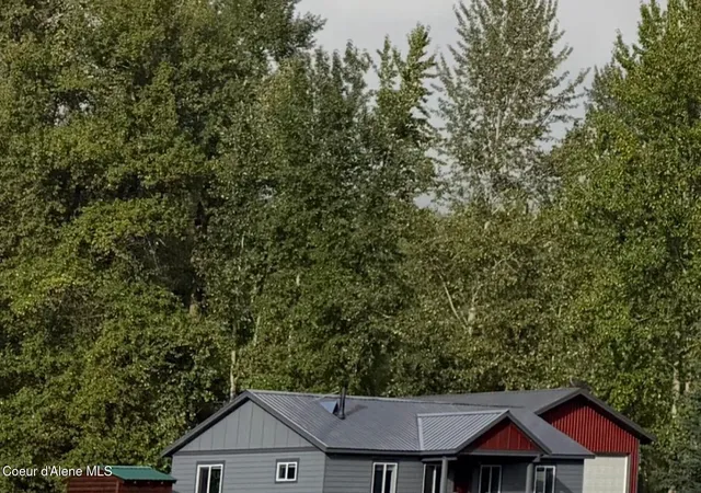 Photo 2 of Single family home for sale at 1923 Sagle Rd, Sagle, ID 83860 | MLS# 26-5946 | Listing updated on 2026-10-15