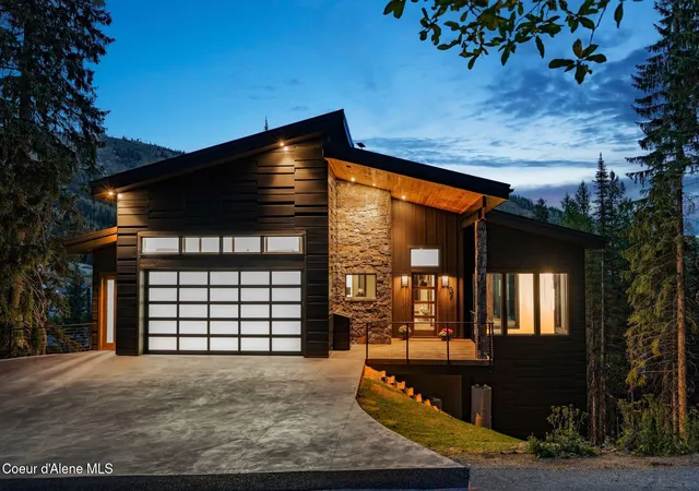 Photo 1 of Single family home for sale at 37 Crystal Ct, Sandpoint, ID 83864 | MLS# 26-10024 | Listing updated on 2026-10-13