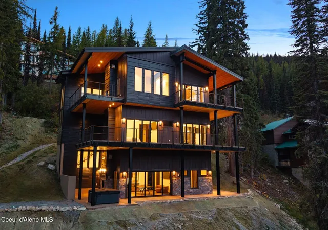 Photo 3 of Single family home for sale at 37 Crystal Ct, Sandpoint, ID 83864 | MLS# 26-10024 | Listing updated on 2026-10-13