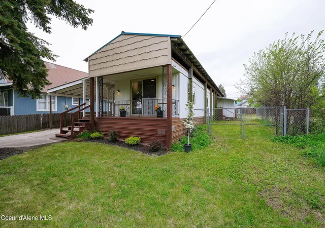 Photo 1 of Manufactured home for sale at 227 Summit Blvd, Priest River, ID 83856 | MLS# 26-8963 | Listing updated on 2026-09-10