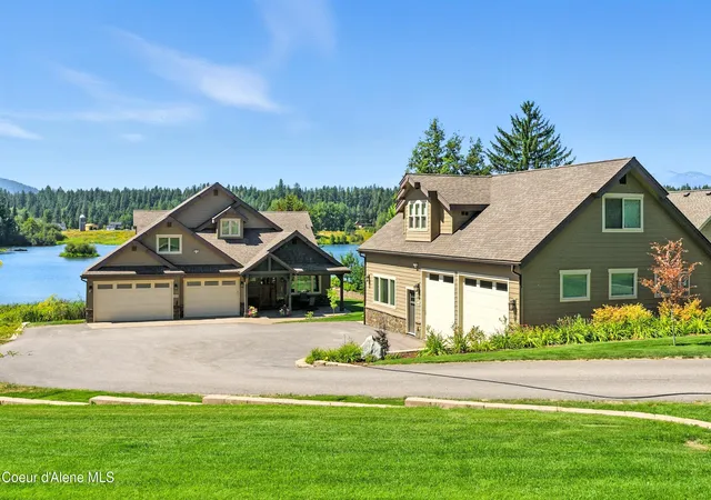 Photo 1 of Single family home for sale at 417 Comeback Bay Ln, Sagle, ID 83860 | MLS# 26-8693 | Listing updated on 2026-10-04