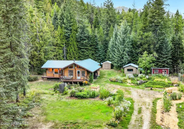 Photo 2 of Single family home for sale at 633 Old Ml Rd, Sandpoint, ID 83864 | MLS# 26-9190 | Listing updated on 2026-10-27