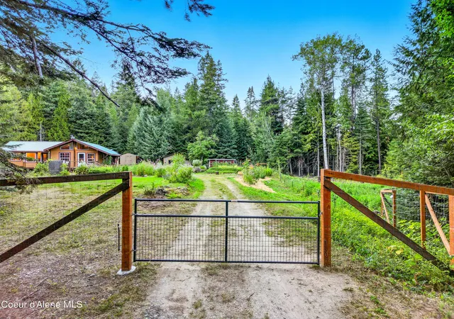 Photo 3 of Single family home for sale at 633 Old Ml Rd, Sandpoint, ID 83864 | MLS# 26-9190 | Listing updated on 2026-10-27