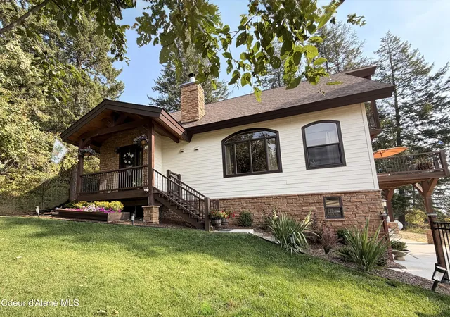 Photo 3 of Single family home for sale at 101 Spring View Ln, Sagle, ID 83860 | MLS# 26-9230 | Listing updated on 2026-09-09