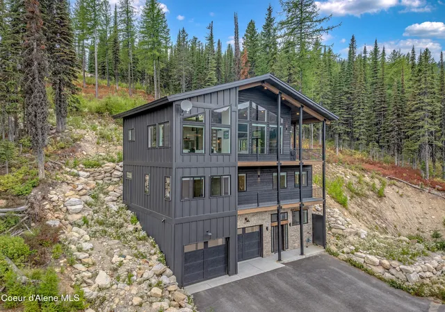 Photo 1 of Single family home for sale at 112 Lower Wyvern Way, Sandpoint, ID 83864 | MLS# 26-9082 | Listing updated on 2026-09-04