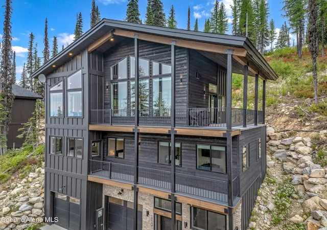 Photo 2 of Single family home for sale at 112 Lower Wyvern Way, Sandpoint, ID 83864 | MLS# 26-9082 | Listing updated on 2026-09-04