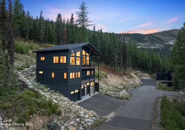 Photo 3 of Single family home for sale at 112 Lower Wyvern Way, Sandpoint, ID 83864 | MLS# 26-9082 | Listing updated on 2026-09-04