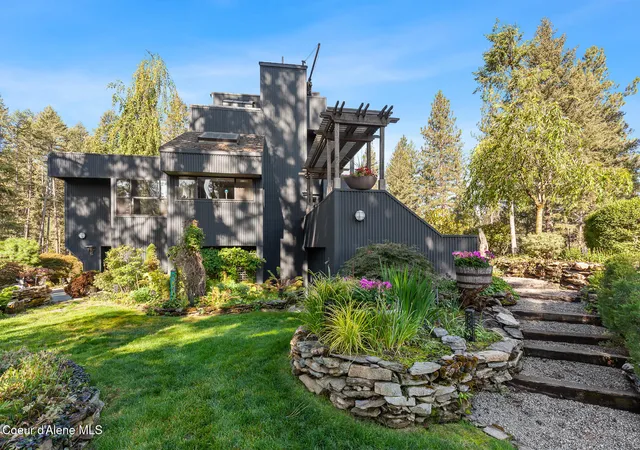 Photo 1 of Single family home for sale at 355 S Hidden Cvs Rd, Coeur D Alene, ID 83814 | MLS# 26-9016 | Listing updated on 2026-09-14