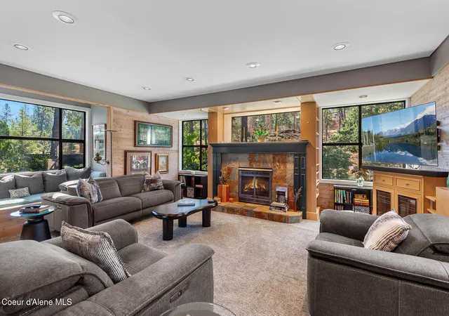 Photo 3 of Single family home for sale at 355 S Hidden Cvs Rd, Coeur D Alene, ID 83814 | MLS# 26-9016 | Listing updated on 2026-09-14