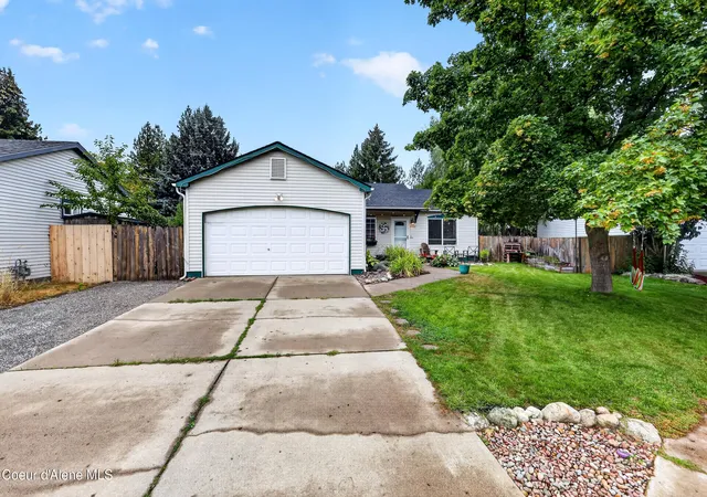 Photo 3 of Single family home for sale at 2201 N Cabinet St, Post Falls, ID 83854 | MLS# 26-9174 | Listing updated on 2026-10-08