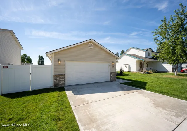 Photo 4 of Single family home for sale at 1350 W Timor Ave, Coeur D Alene, ID 83815 | MLS# 26-8977 | Listing updated on 2026-09-16