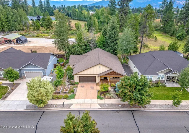 Photo 3 of Single family home for sale at 909 Northview Dr, Sandpoint, ID 83864 | MLS# 26-9069 | Listing updated on 2026-09-03