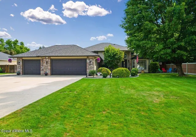 Photo 1 of Single family home for sale at 8290 N Summerfield Loop, Hayden, ID 83835 | MLS# 26-9033 | Listing updated on 2026-09-13