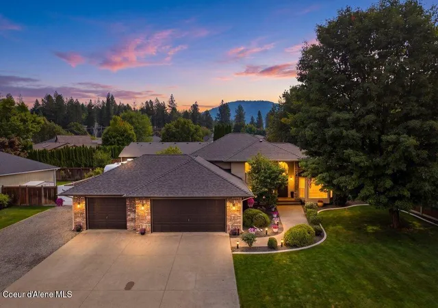 Photo 2 of Single family home for sale at 8290 N Summerfield Loop, Hayden, ID 83835 | MLS# 26-9033 | Listing updated on 2026-09-13