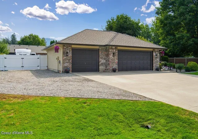 Photo 3 of Single family home for sale at 8290 N Summerfield Loop, Hayden, ID 83835 | MLS# 26-9033 | Listing updated on 2026-09-13