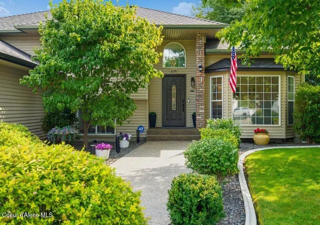 Photo 3 of Single family home for sale at 8290 N Summerfield Loop, Hayden, ID 83835 | MLS# 26-9033 | Listing updated on 2026-09-13