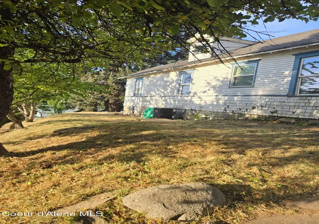 Photo 3 of Single family home for sale at 1127 W Jefferson Ave, Saint Maries, ID 83861 | MLS# 26-9002 | Listing updated on 2026-10-12