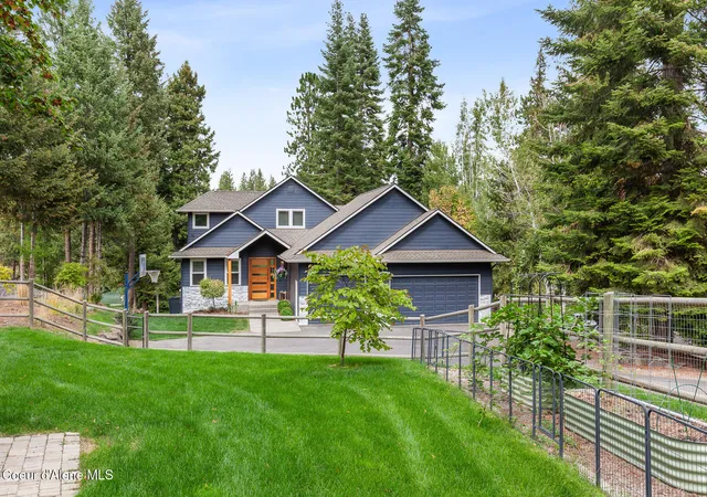 Photo 2 of Single family home for sale at 8895 W Riverview Dr, Coeur D Alene, ID 83814 | MLS# 26-9147 | Listing updated on 2026-09-21