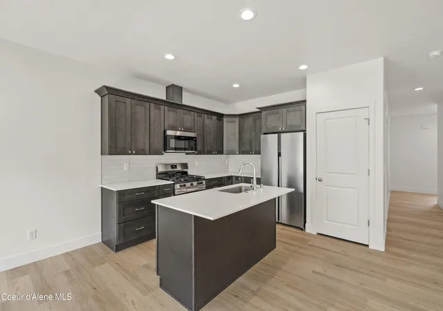 Photo 1 of Townhouse for sale at 635 N Galbraith Lp, Post Falls, ID 83854 | MLS# 26-9200 | Listing updated on 2026-09-23