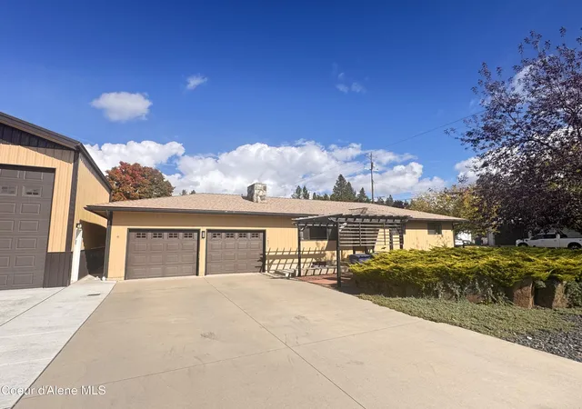 Photo 2 of Single family home for sale at 1621 E Haycraft Ave, Coeur D Alene, ID 83815 | MLS# 26-9492 | Listing updated on 2026-10-23