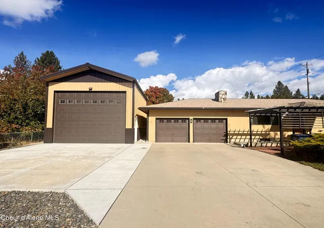 Photo 3 of Single family home for sale at 1621 E Haycraft Ave, Coeur D Alene, ID 83815 | MLS# 26-9492 | Listing updated on 2026-10-23