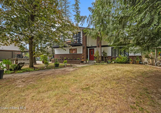 Photo 1 of Single family home for sale at 405 Schweitzer Cutoff Rd, Sandpoint, ID 83864 | MLS# 26-9114 | Listing updated on 2026-09-04