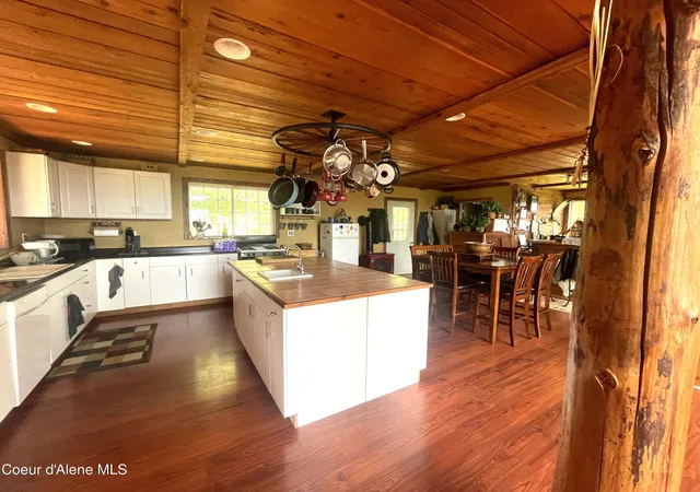 Photo 3 of Single family home for sale at 1684 Lions Den Rd, Bonners Ferry, ID 83805 | MLS# 26-9273 | Listing updated on 2026-09-11