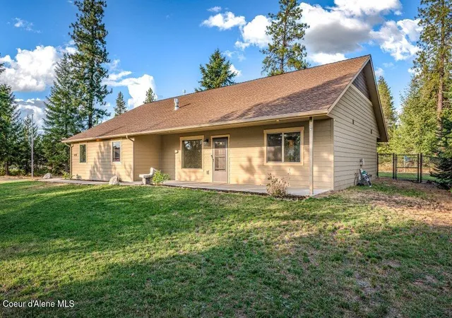 Photo 3 of Single family home for sale at 32916 N 16th Avenue, Spirit Lake, ID 83869 | MLS# 26-9098 | Listing updated on 2026-09-14