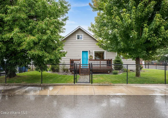 Photo 2 of Single family home for sale at 405 Sunset Dr, Pinehurst, ID 83850 | MLS# 26-9101 | Listing updated on 2026-09-04