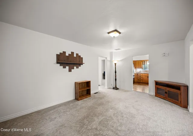 Photo 4 of Single family home for sale at 405 Sunset Dr, Pinehurst, ID 83850 | MLS# 26-9101 | Listing updated on 2026-09-04