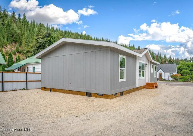 Photo 3 of Manufactured home for sale at 115 F St, Smelterville, ID 83868 | MLS# 26-9112 | Listing updated on 2026-10-01
